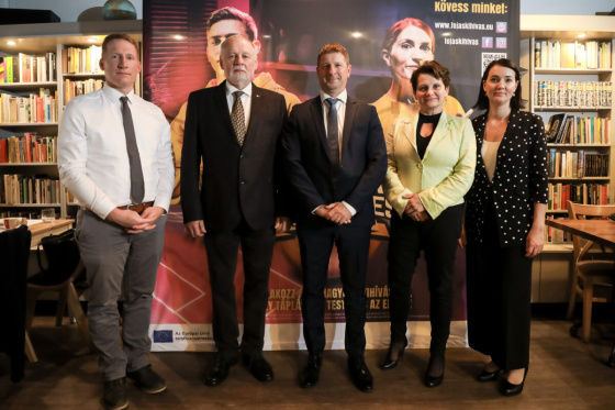 Tojaskihivas_eloadok-1200x800